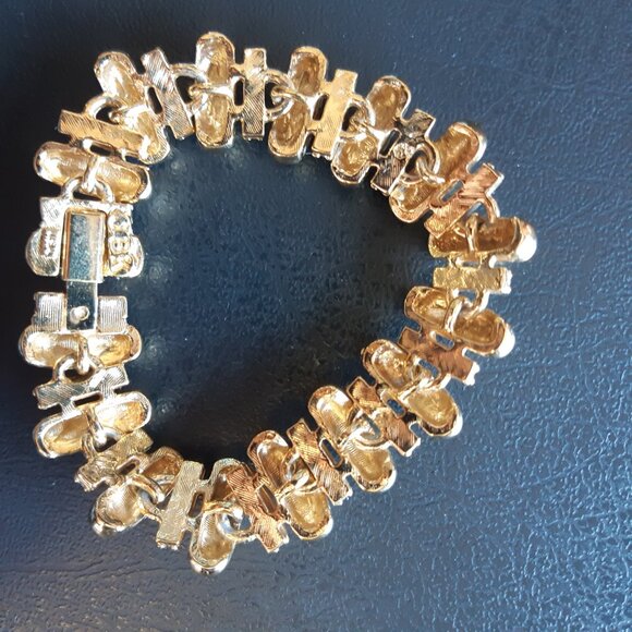 Signed JBK Gold Tone Clear Swarovski Crystal Linked Vintage Bracelet - Picture 5 of 10